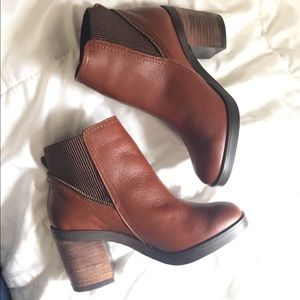 Ulla Ankle Bootie